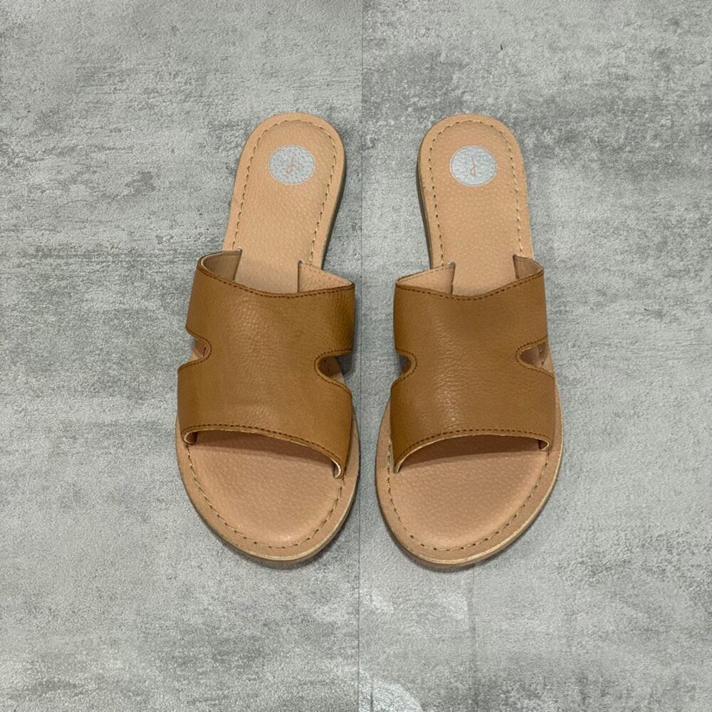 JOURNEE SIGNATURE Tan Walker Slip-On Sandals SZ 8.5